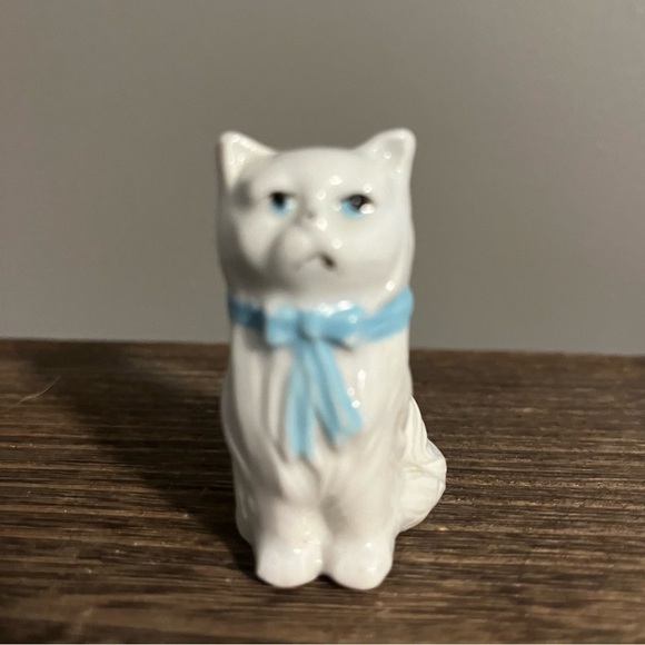 Vintage kitty cat salt shaker. - Picture 1 of 8